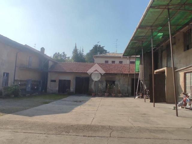 Villa Indipendente in vendita a Lonate Pozzolo, Lombardia