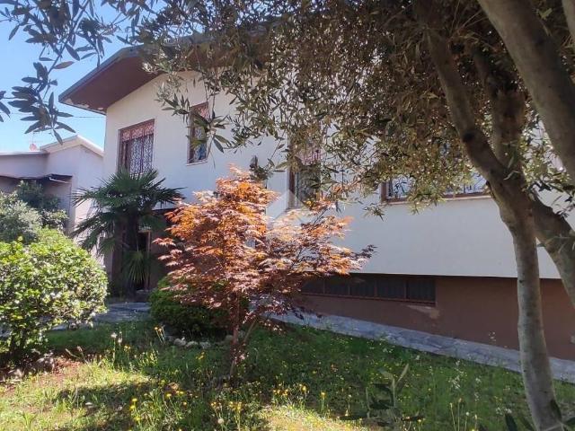Villa Indipendente in vendita a Lonate Pozzolo, Lombardia