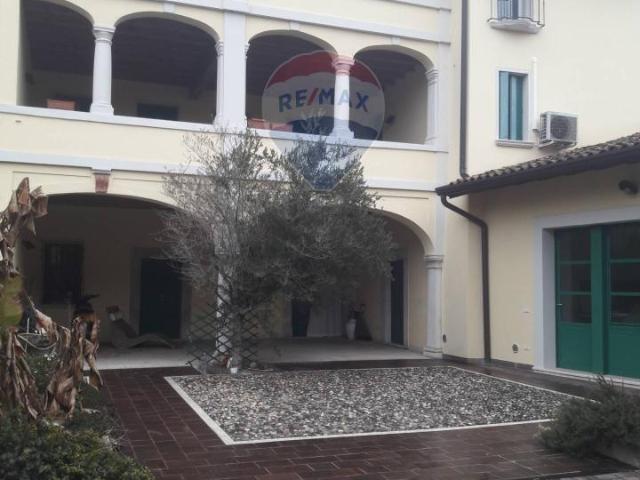 Villa Indipendente in vendita a Lonato, Brescia