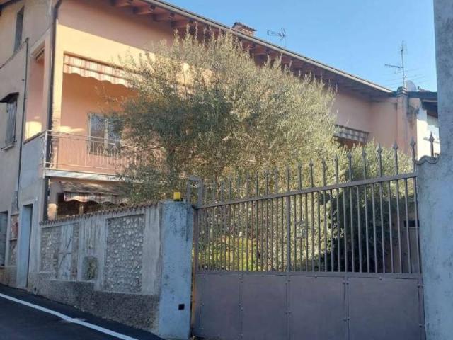 Villa Indipendente in vendita a Lonato, Brescia