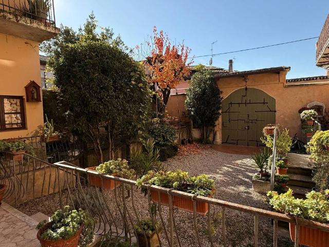 Villa Indipendente in vendita a Lonato, Brescia