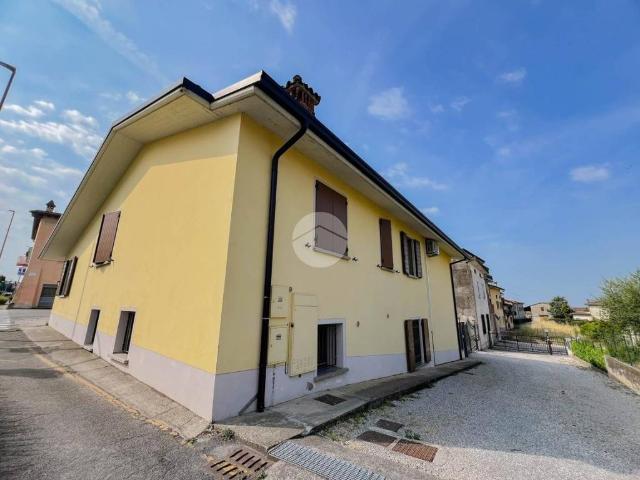 Villa Indipendente in vendita a Lonato, Lombardia