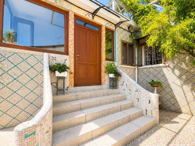 Villa Indipendente in vendita a Lonato, Lombardia