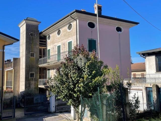 Villa Indipendente in vendita a Lonato, Lombardia