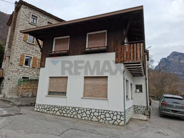 Villa Indipendente in vendita a Longarone, Veneto