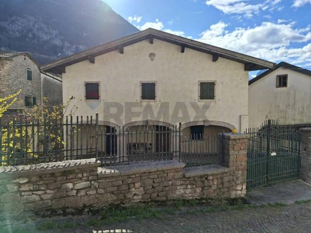 Villa Indipendente in vendita a Longarone, Veneto