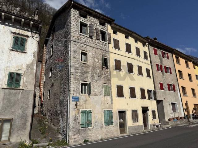 Villa Indipendente in vendita a Longarone, Veneto