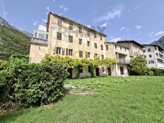 Villa Indipendente in vendita a Longarone, Veneto