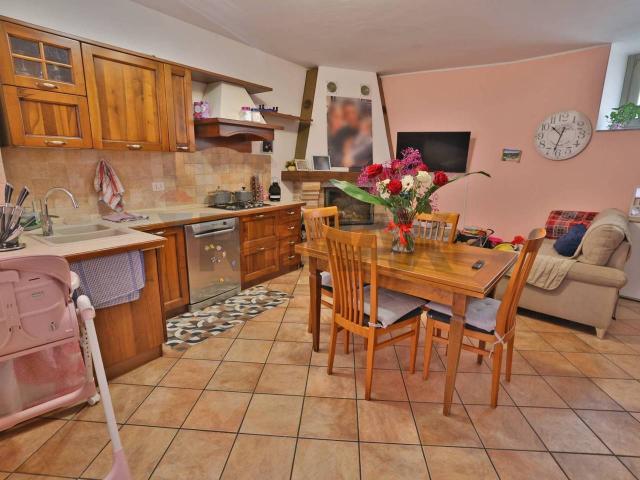 Villa Indipendente in vendita a Longone Al Segrino, Lombardia