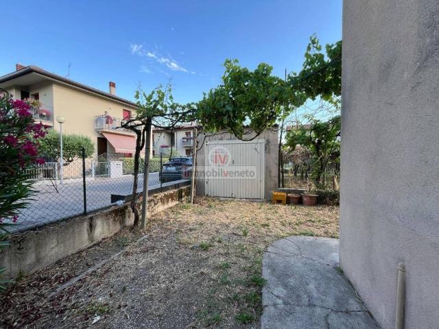 Villa Indipendente in vendita a Madonna di Lonigo, Lonigo