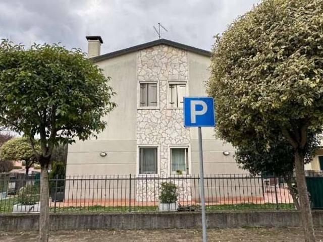 Villa Indipendente in vendita a Lonigo, Veneto