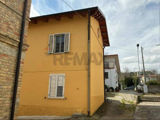 Villa Indipendente in vendita a Loreto Aprutino, Abruzzo