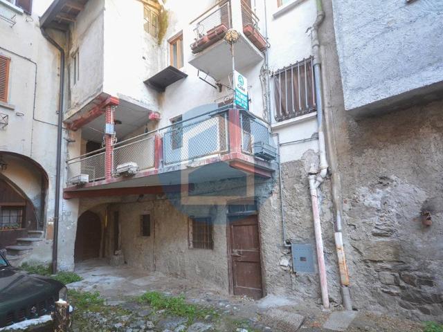 Villa Indipendente in vendita a Comunità montana della valle Camonica, Losine