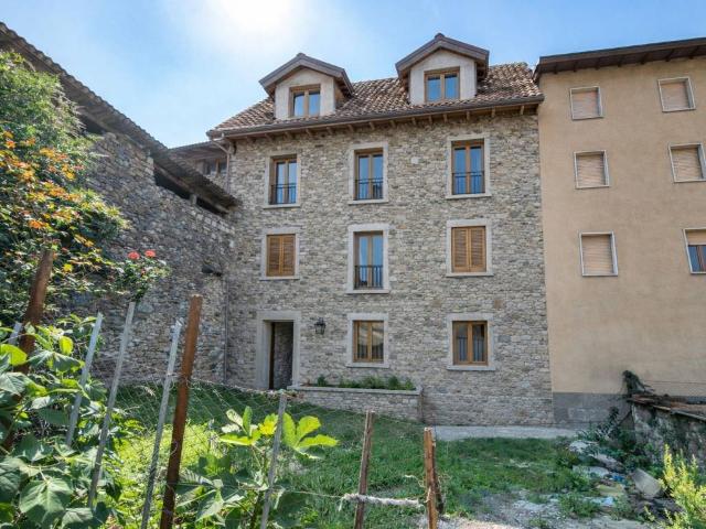 Villa Indipendente in vendita a Comunità montana della valle Camonica, Losine