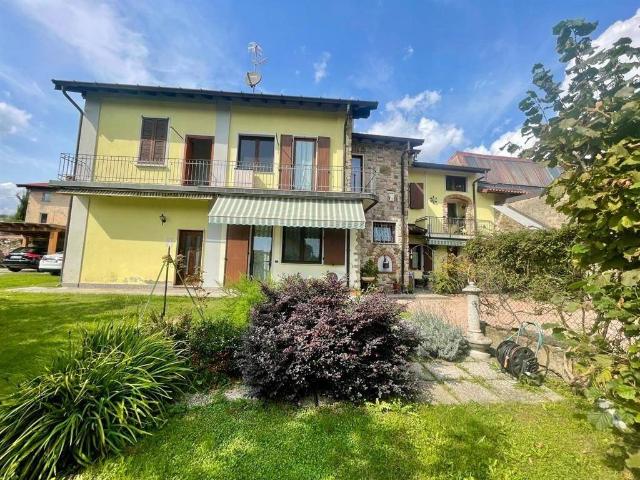 Villa Indipendente in vendita a Lozza, Lombardia