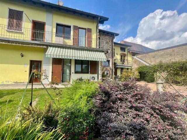 Villa Indipendente in vendita a Lozza, Lombardia