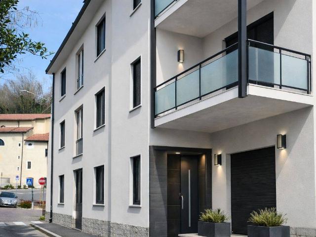 Villa Indipendente in vendita a Lozza, Lombardia
