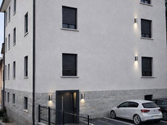 Villa Indipendente in vendita a Lozza, Lombardia