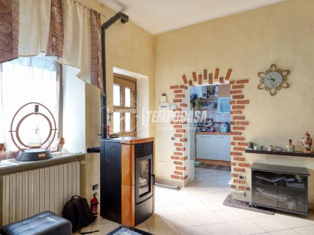 Villa Indipendente in vendita a Lozza, Lombardia