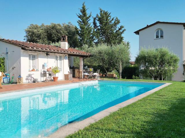 Villa Indipendente in vendita a Mastiano, Lucca