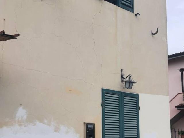 Villa Indipendente in vendita a Bagni Di Lucca Ponte, Toscana