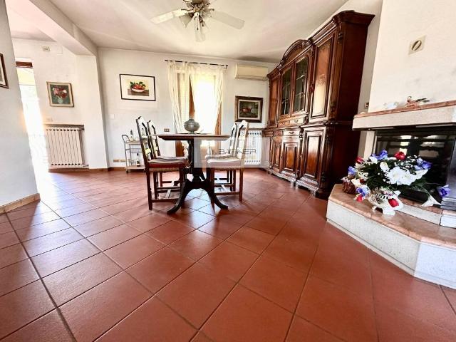 Villa Indipendente in vendita a Santa Maria a Colle, Bagni Di Lucca Ponte