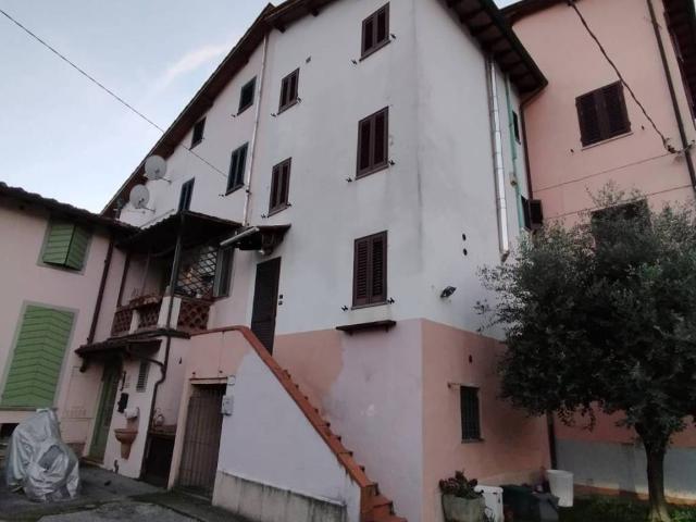 Villa Indipendente in vendita a Corte Dovichetti, Bagni Di Lucca Ponte