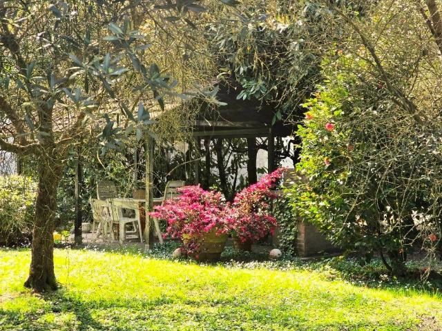 Villa Indipendente in vendita a Nozzano Castello, Bagni Di Lucca Ponte
