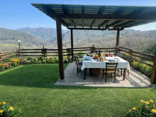 Villa Indipendente in vendita a Bagni Di Lucca Ponte, Toscana