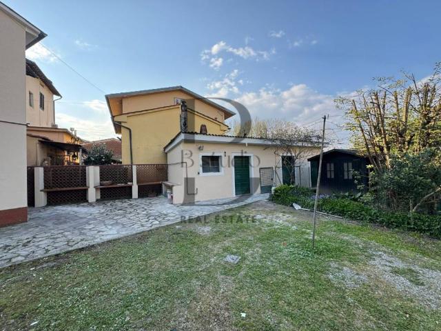 Villa Indipendente in vendita a Sant'Anna, Bagni Di Lucca Ponte