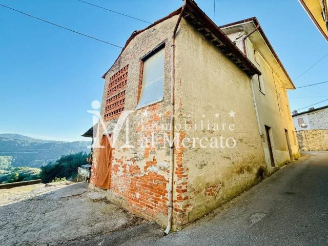 Villa Indipendente in vendita a Bagni Di Lucca Ponte, Toscana