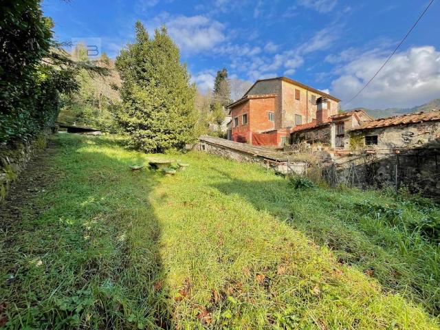 Villa Indipendente in vendita a Sant'Ilario di Brancoli, Bagni Di Lucca Ponte