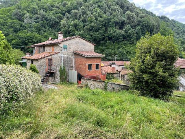 Villa Indipendente in vendita a Sant'Ilario di Brancoli, Bagni Di Lucca Ponte