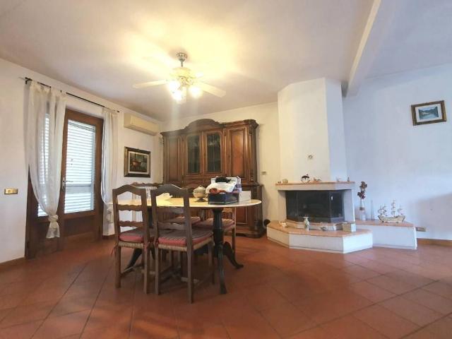 Villa Indipendente in vendita a Santa Maria a Colle, Bagni Di Lucca Ponte
