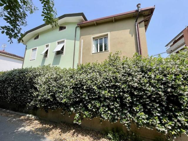 Villa Indipendente in vendita a Sant'Anna, Bagni Di Lucca Ponte