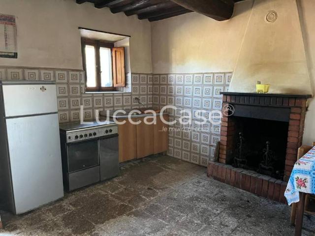 Villa Indipendente in vendita a Chiatri, Lucca