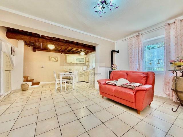 Villa Indipendente in vendita a Cappella, Bagni Di Lucca Ponte