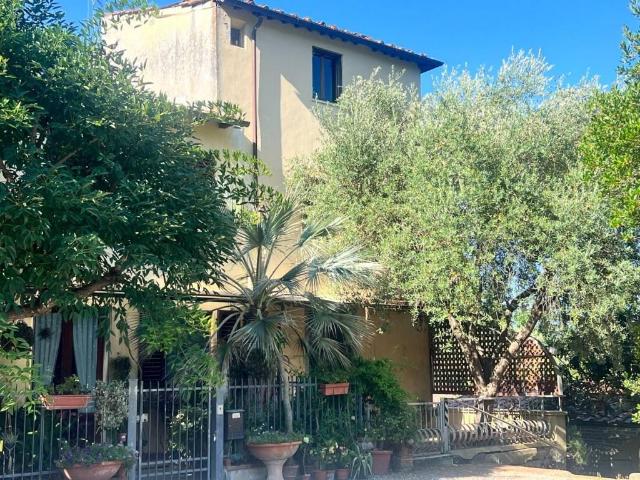 Villa Indipendente in vendita a Pozzuolo, Bagni Di Lucca Ponte