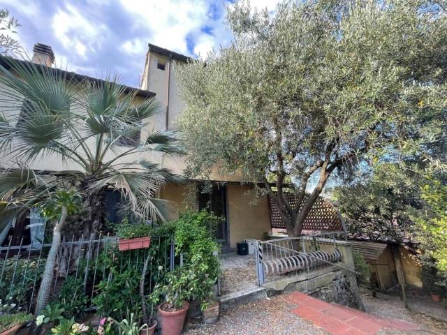 Villa Indipendente in vendita a Pozzuolo, Bagni Di Lucca Ponte