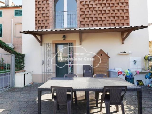 Villa Indipendente in vendita a Tempagnano di Lunata, Bagni Di Lucca Ponte