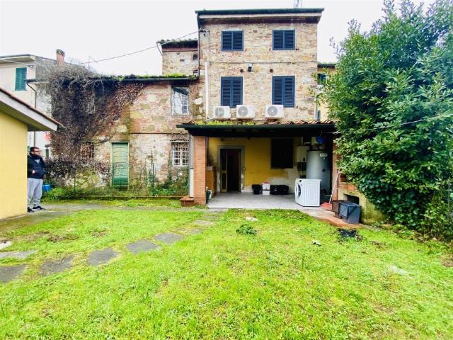 Villa Indipendente in vendita a Bagni Di Lucca Ponte, Toscana