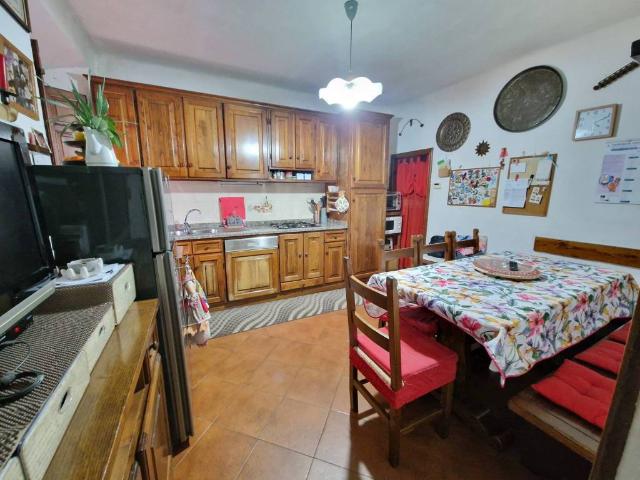 Villa Indipendente in vendita a Ponte San Pietro, Bagni Di Lucca Ponte