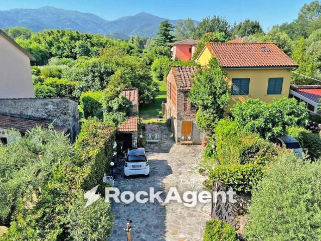 Villa Indipendente in vendita a Bagni Di Lucca Ponte, Toscana