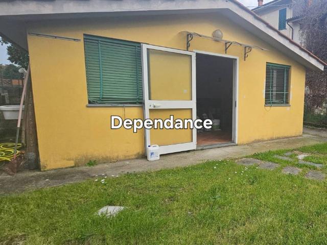 Villa Indipendente in vendita a Bagni Di Lucca Ponte, Toscana