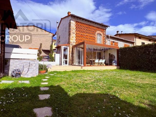 Villa Indipendente in vendita a Tempagnano di Lunata, Bagni Di Lucca Ponte