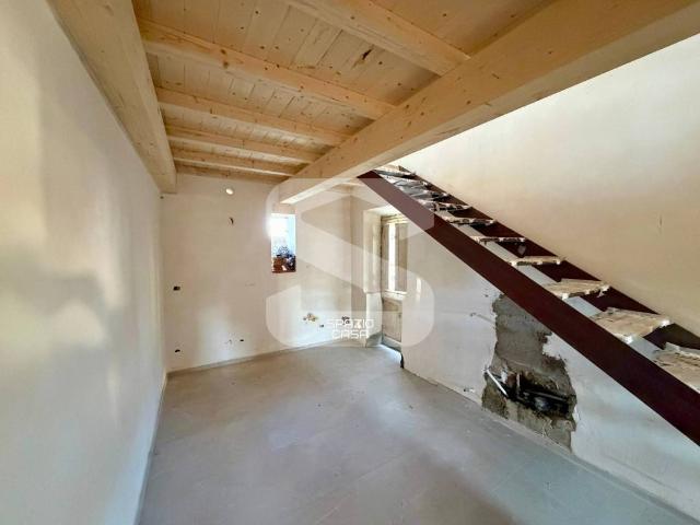 Villa Indipendente in vendita a Tempagnano di Lunata, Bagni Di Lucca Ponte