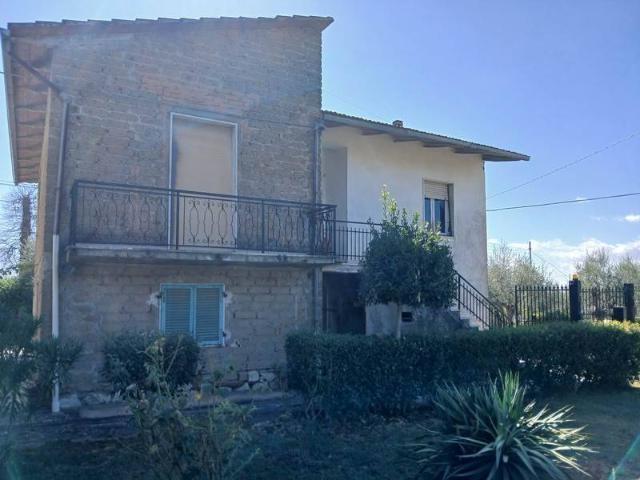 Villa Indipendente in vendita a Fornace, Lucignano