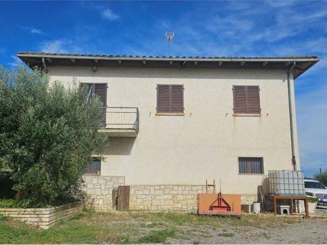 Villa Indipendente in vendita a Lucignano, Toscana