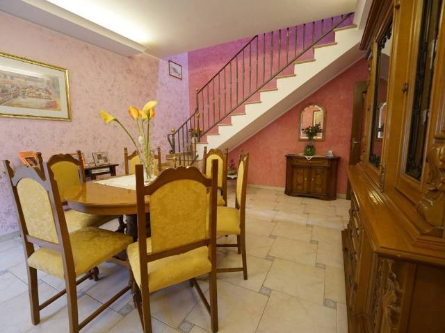 Villa Indipendente in vendita a Luco dei Marsi, L'Aquila