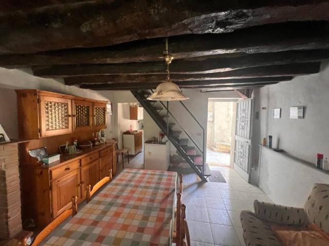 Villa Indipendente in vendita a Lugagnano Val D'arda, Reggio Emilia